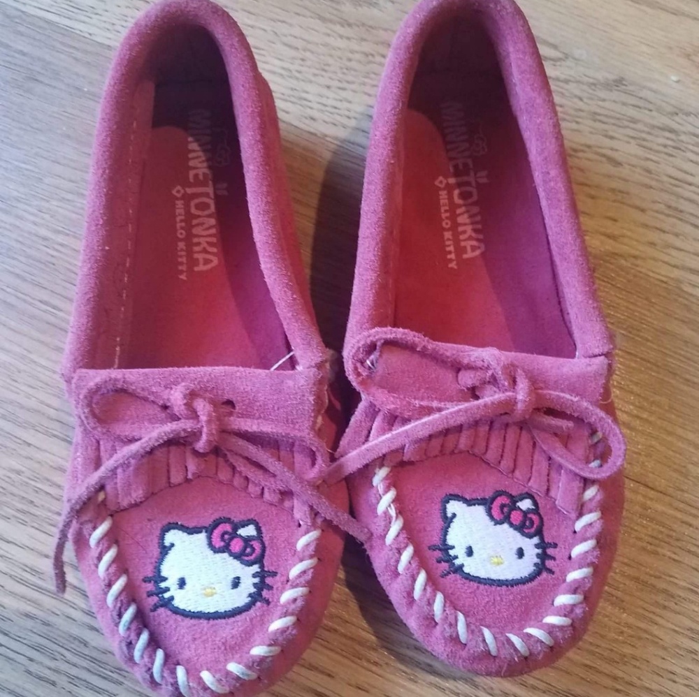 Kids hello kitty minnetonkas